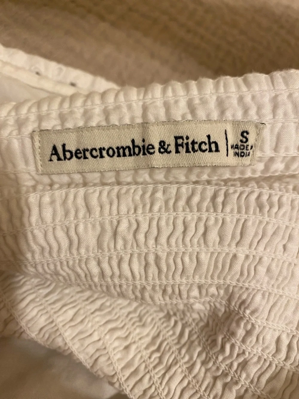 Abercrombie & Fitch White Eyelet Puff Sleeve Square-Neck Top. Size S